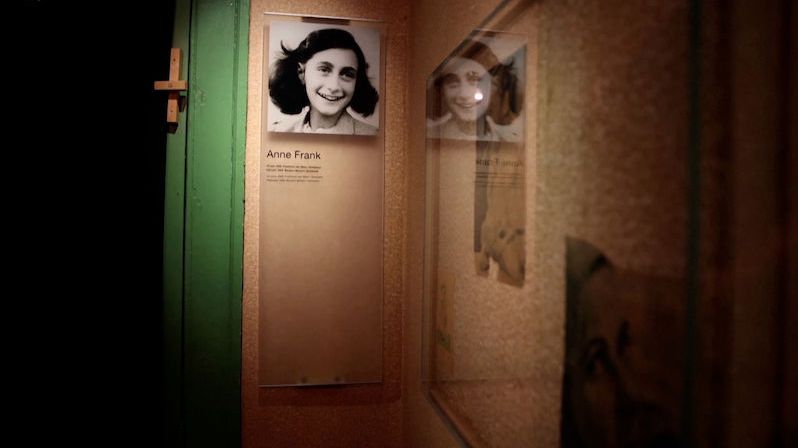 Annu Frankovou prý zradil židovský notář. Chtěl se zachránit
